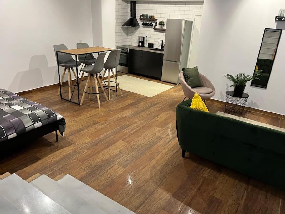 Industrial Studio / Alios 4 / Hilton Area Athens Ngoại thất bức ảnh