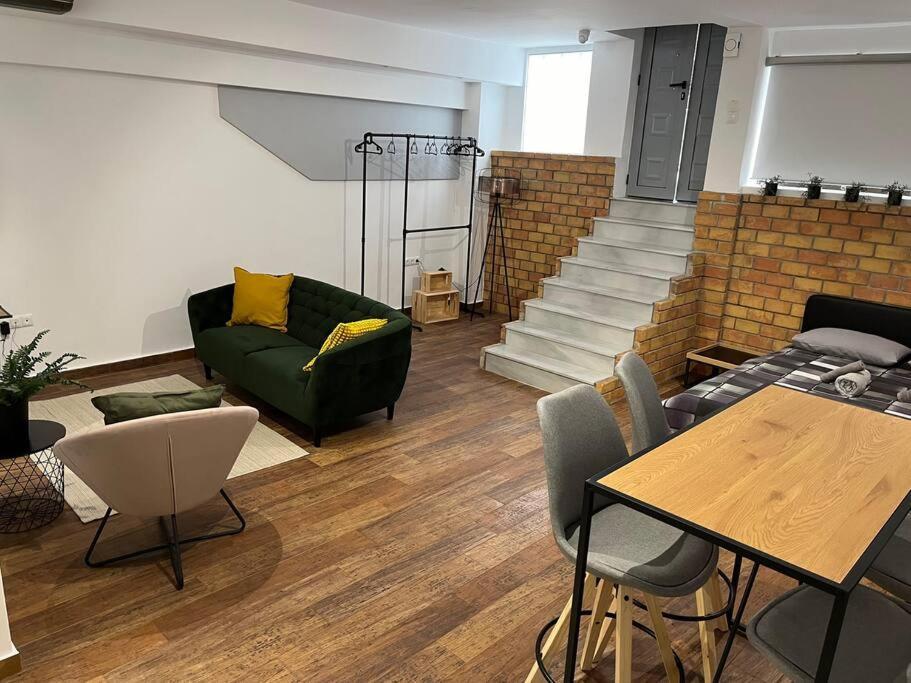 Industrial Studio / Alios 4 / Hilton Area Athens Ngoại thất bức ảnh