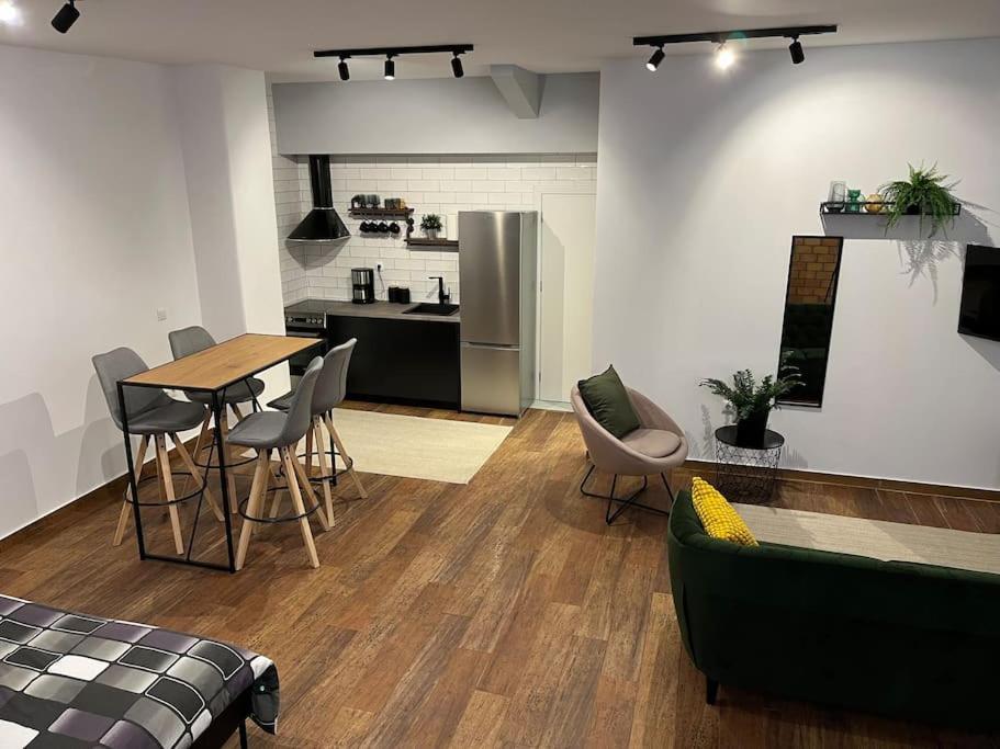 Industrial Studio / Alios 4 / Hilton Area Athens Ngoại thất bức ảnh